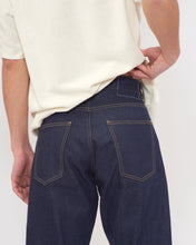 Load image into Gallery viewer, Cropped Jeans
